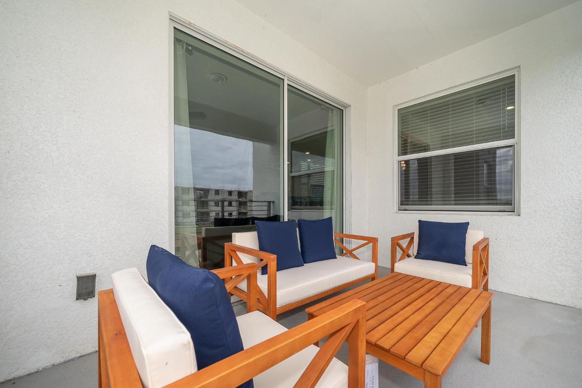 3120-206dr Storey Lake, 2/2 Garden View *